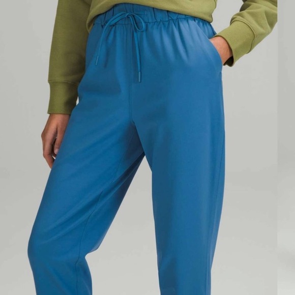 Lululemon Stretch Hi Rise 7/8 Pant size 6 NWT - Picture 1 of 5